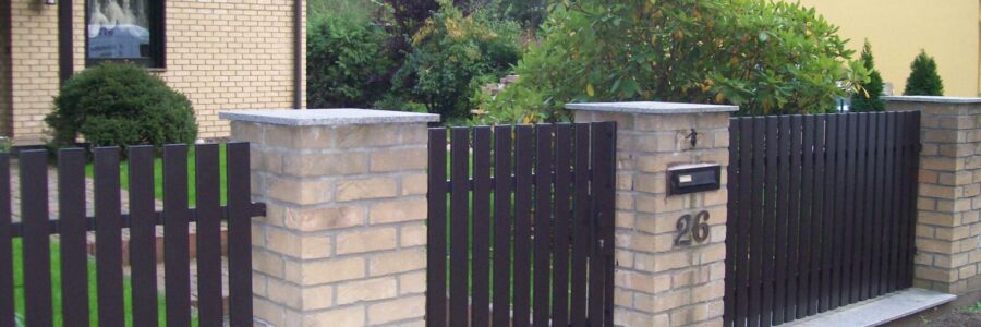 Imitujące drewniane sztachetki ogrodzenie stalowe – Wandlitz
