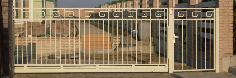 Brama przesuwna samonośna i pasująca furtka – Ustowo