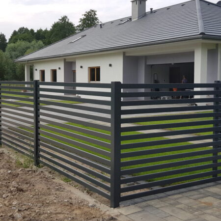 Ogrodzenie i brama główna przesuwna w Wielgowie Ogrodzenie i brama główna przesuwna w Wielgowie