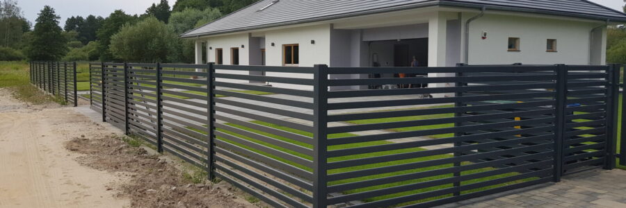 Ogrodzenie i brama główna przesuwna w Wielgowie