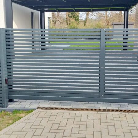Wyjątkowe ogrodzenie i brama przesuwna w Berlinie