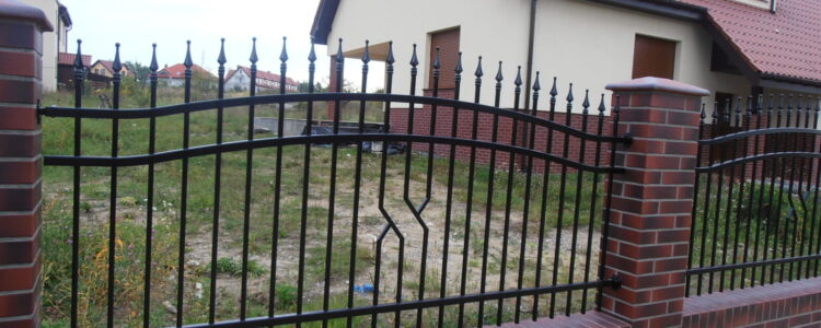 Ogrodzenie i brama przesuwna – Bezrzecze