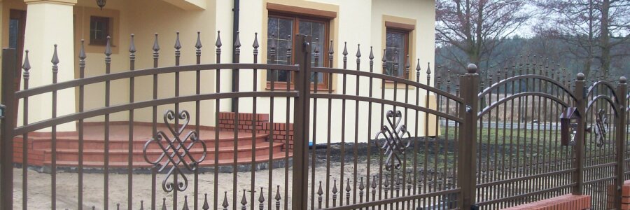 Kute ogrodzenie wraz z bramą 2 skrzydłową – Wielgowo